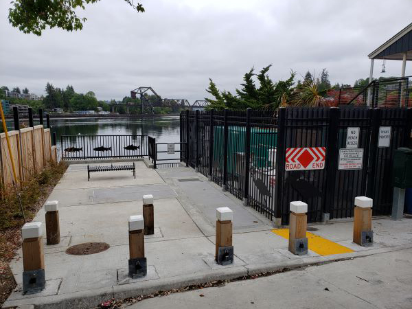 Photo of SPU pump station and public shoreline viewing area