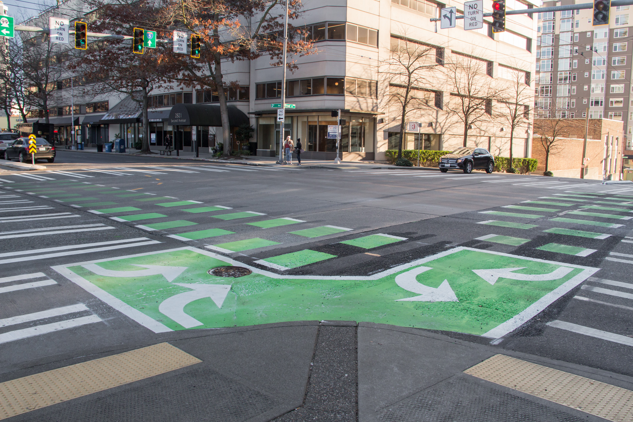 Image showing bike crossing at intersection of 2nd Ave and Broad St, looking southeast.