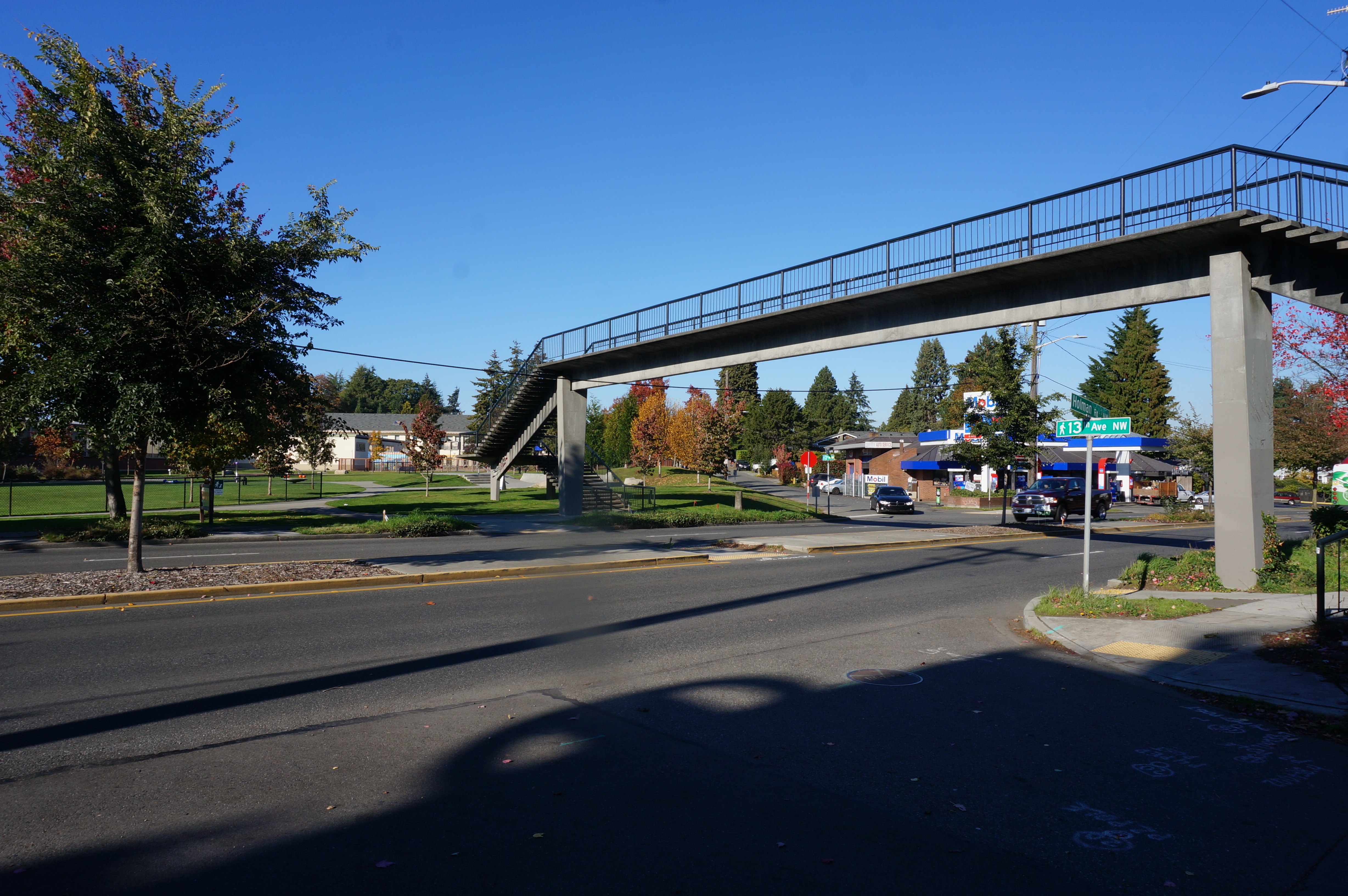 Holman Rd NW crossing before improvements