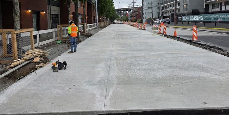 The image shows the completion of more concrete road panels along Eastlake Ave E, just south of E Shelby St