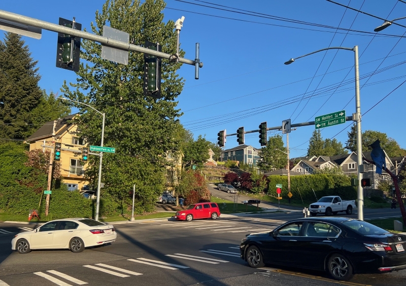 Cars driving under the new traffic signal at the Intersection of Highland Park Way Southwest