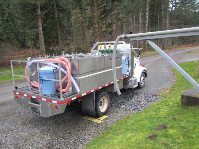 Truck with tanks of fry.