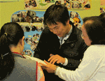 Daniel Hoang with focus group at Helping Link