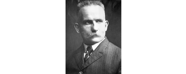 photo portrait of Robert Moran