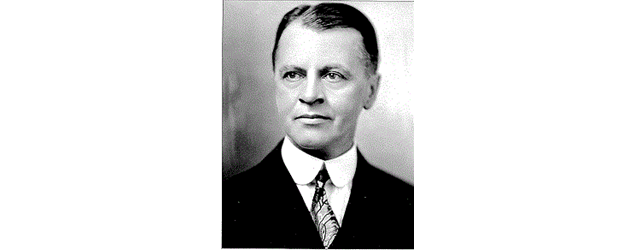 photo portrait of Frank Edwards