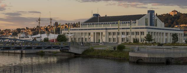 Image of MOHAI musuem on the shores of Lake Union