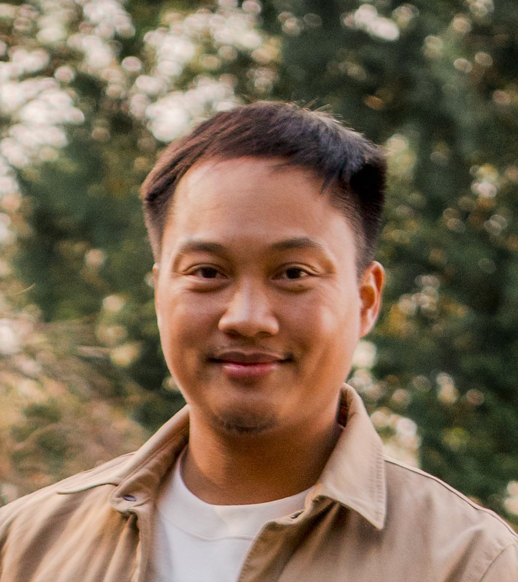 picture of smiling man with trees in the background