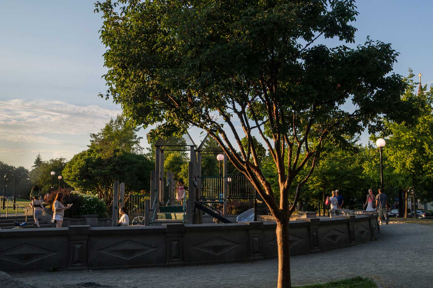 Cal Anderson playground and paths - photo by Futoshi Kobayashi 