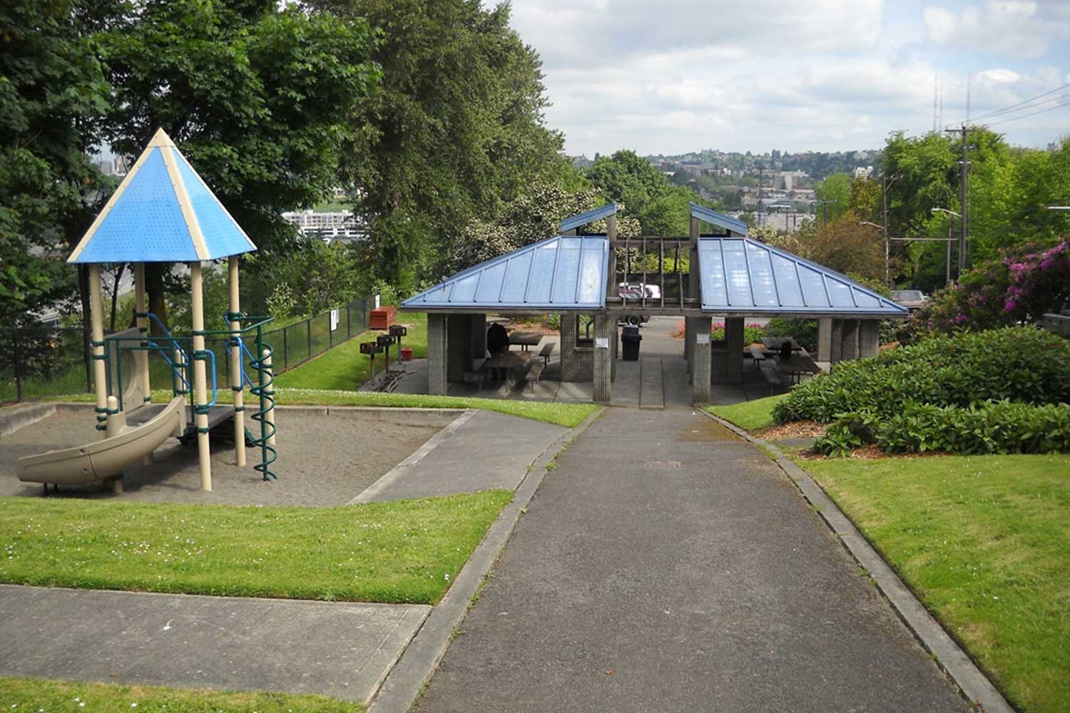 Dr Jose Rizal Park sitting area - photo by Laurel Mercury