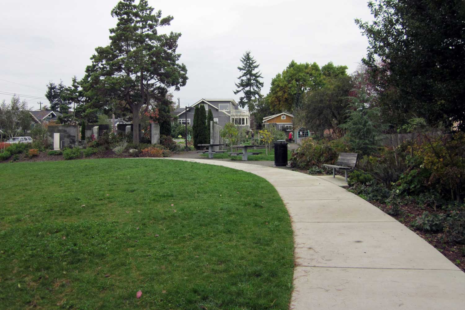 Kirke Park greenspace and benches