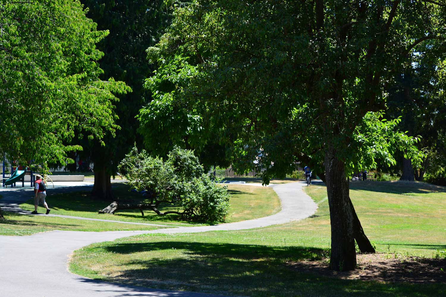 Othello Playground walking path