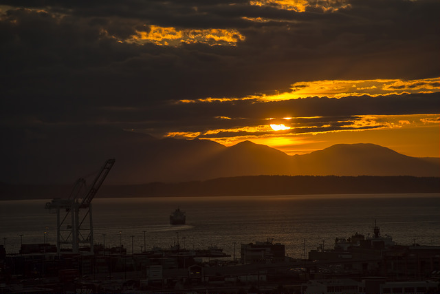 Twelfth Avenue South Viewpoint sunset over Sodo