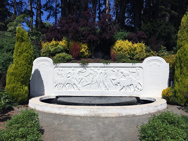 Sculptural fountain