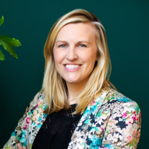 Headshot of Amanda DeFisher.