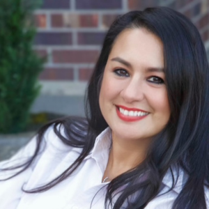 Headshot of Elizabeth Perez.