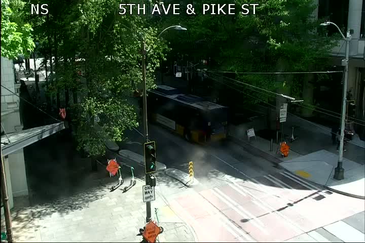 USA Seattle 5th Avenue, Banana Republic Shopping Center webcam