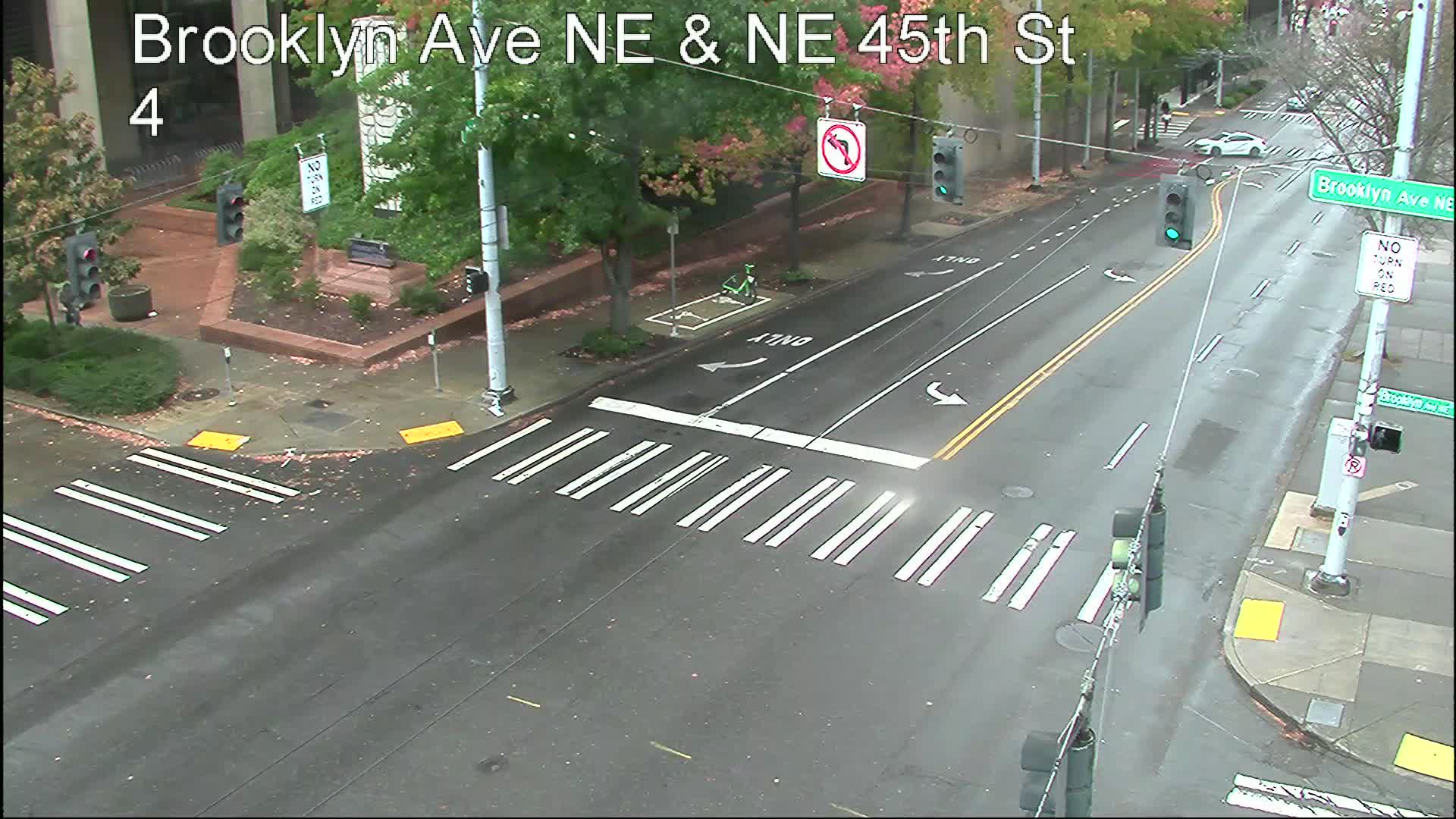 Brooklyn Ave NE & NE 45th St traffic camera